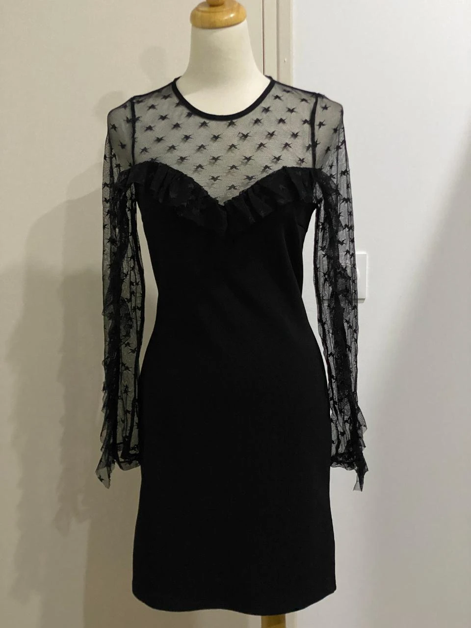 Vestido negro con agujeros y estrellas Jennyfer - Talla M – photo 2